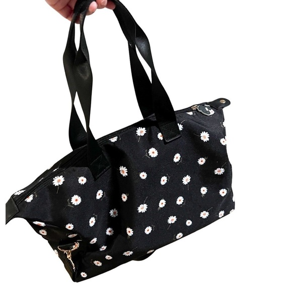 ALICE AND OLIVIA Daisy Print Overnighter Duffle Bag - Picture 2 of 13